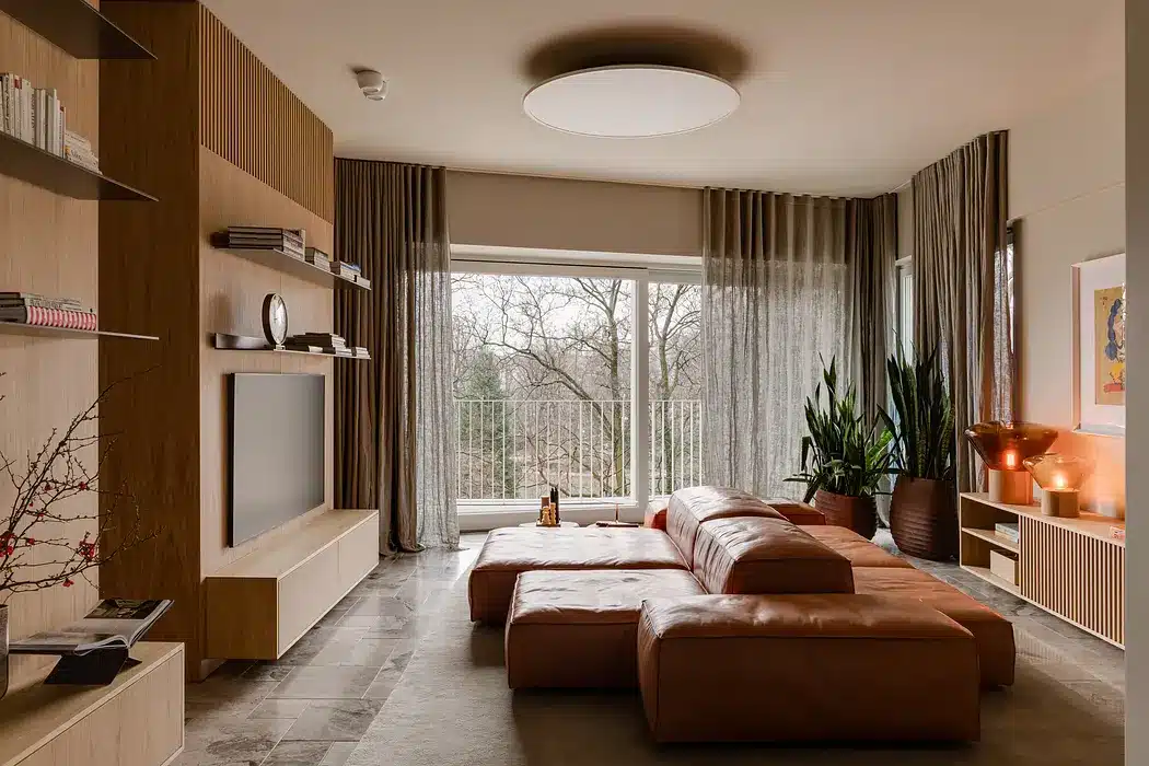 Rustgevend luxe appartement met marmer, hout en uitzicht op het park