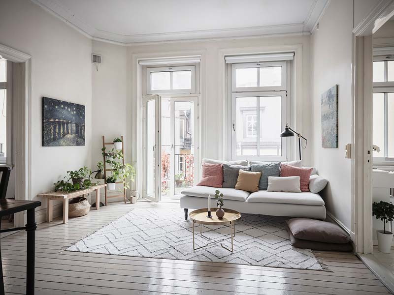 In dit kleine Scandinavisch appartement vind je hele leuke knusse hoekjes!