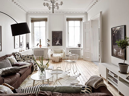 Scandinavische woonkamer met authentieke nieuwe details