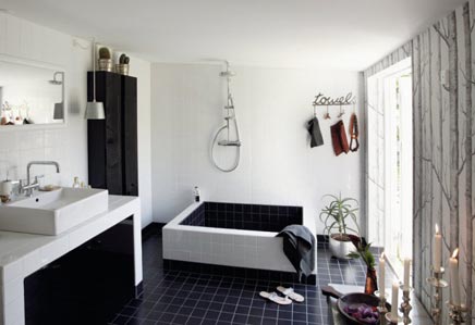 Simpel vormgegeven badkamer van Susanne