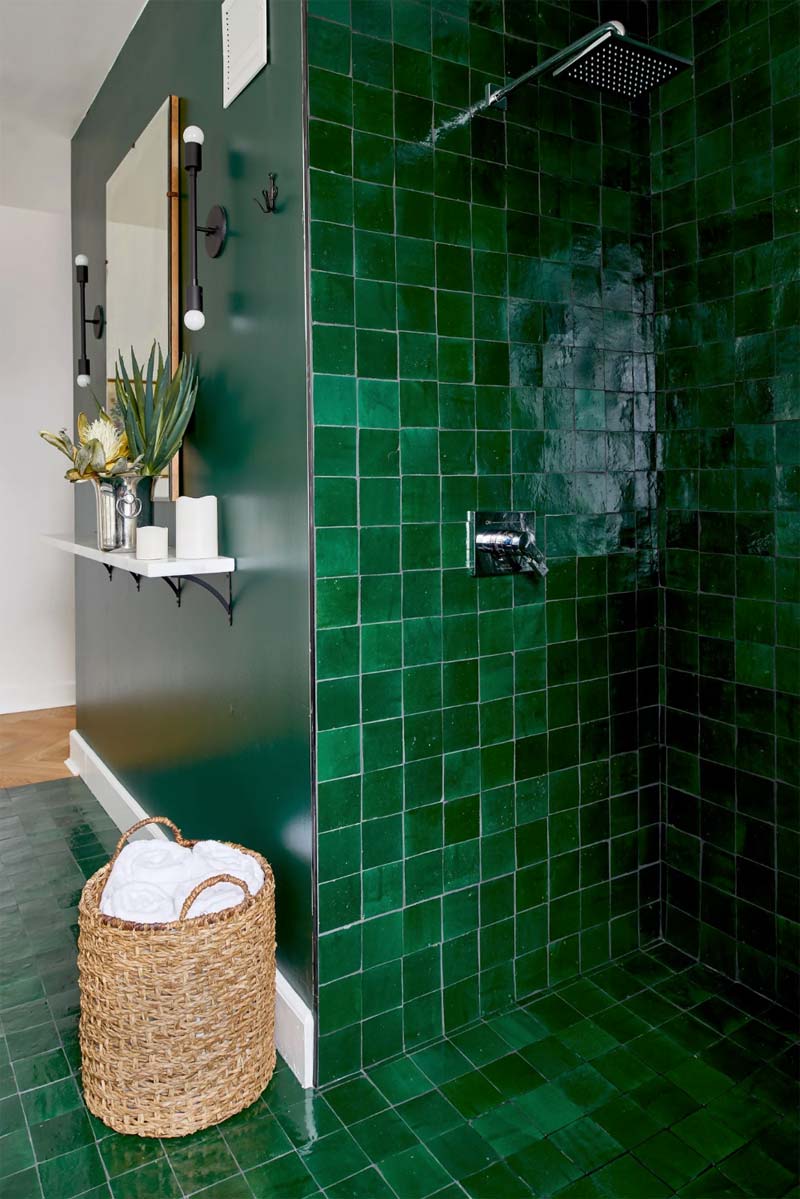 smaragdgroene muren badkamer