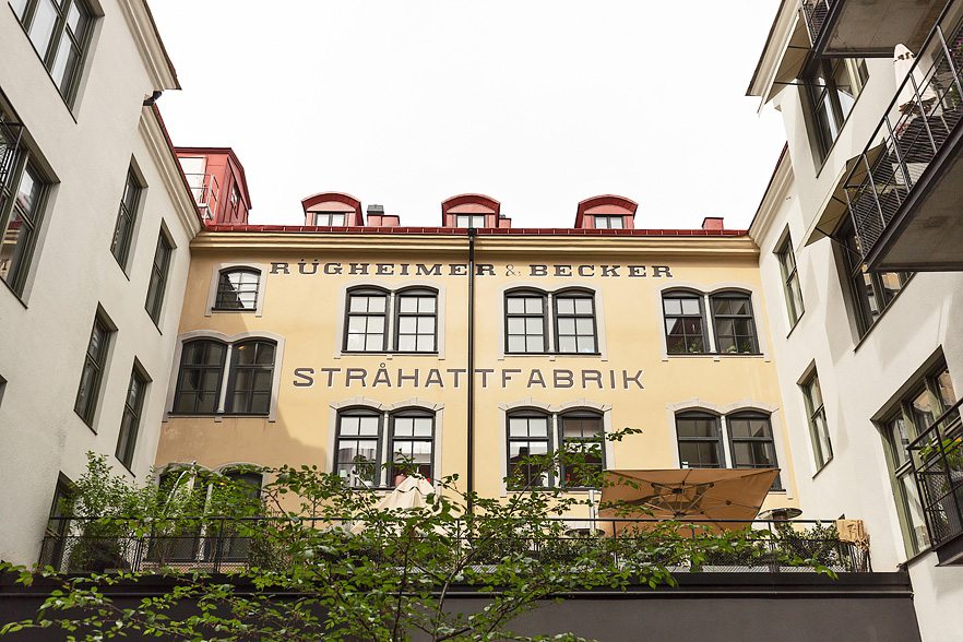 Speelse kinderkamer met multifunctionele hoogslaper