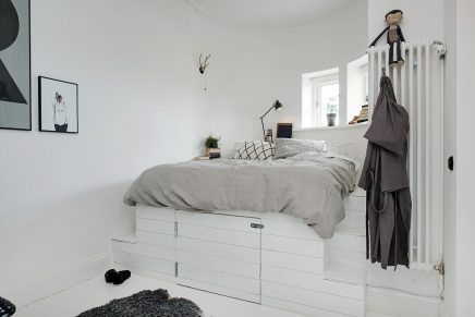 Speelse slaapkamer met een op maat gemaakt bed
