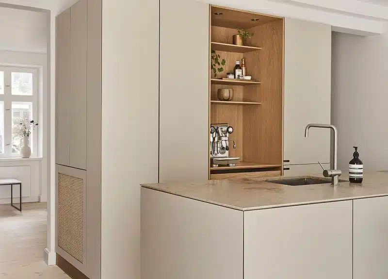 taupe keuken combineren houten kast