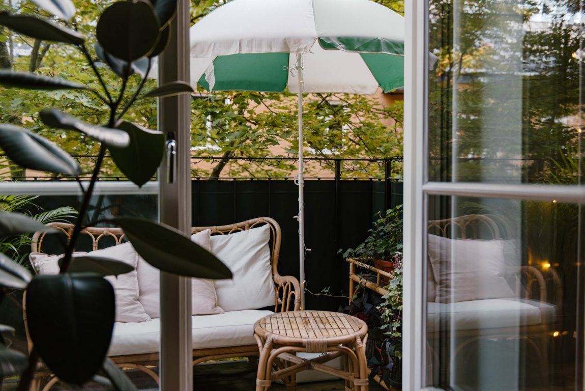 Tropisch balkon met de IKEA Rotan meubelen