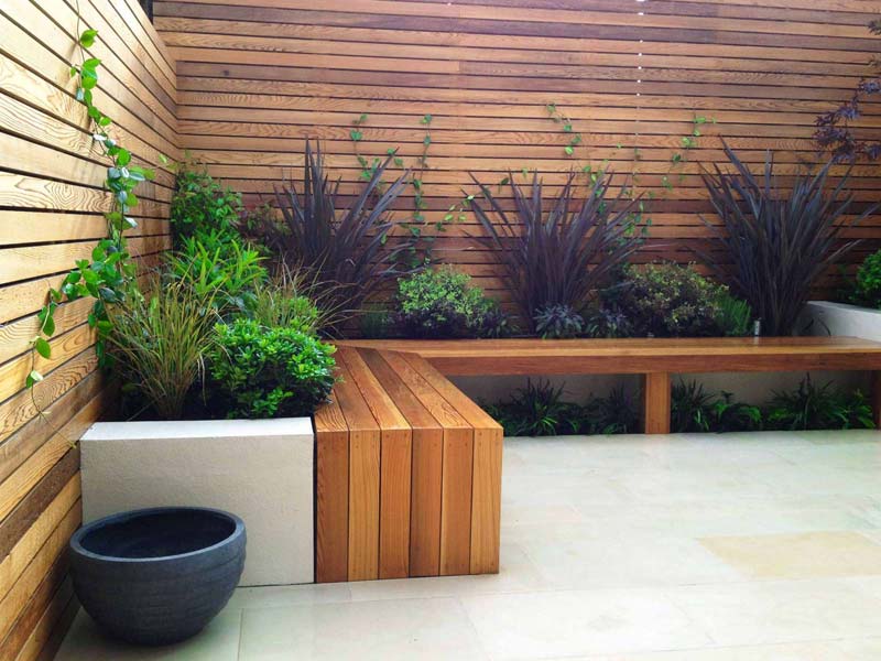 tuin voorbeelden moderne tuin horizontale houten schuttingen