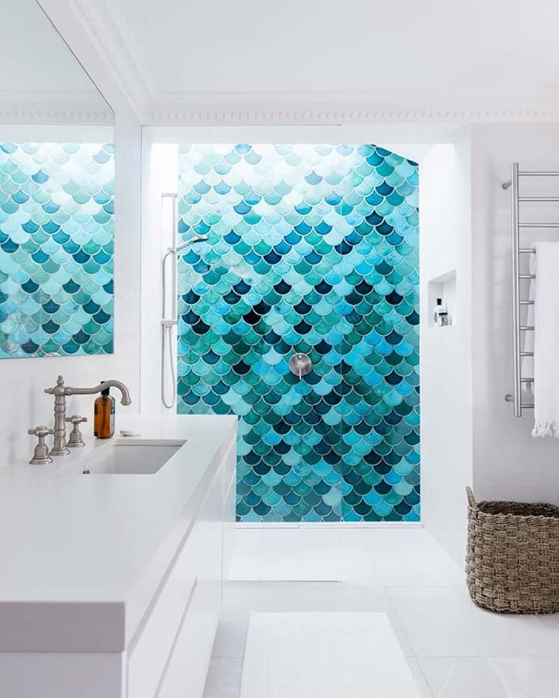 turquoise kleur interieur schubben tegels badkamer