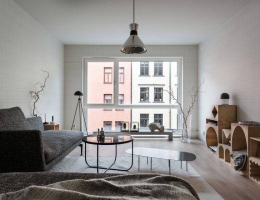 volledige-moderne-woonkamer-met-mooi-behang