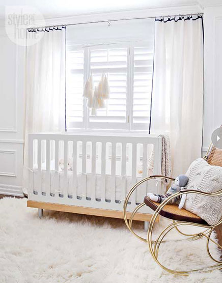 Witte babykamer voor een jongetje