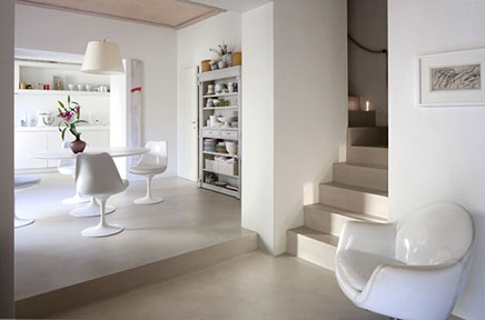 Witte elegante interieur inrichting in Toscane