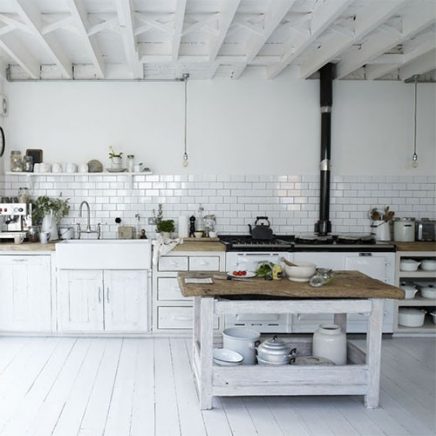 Witte houten balken keuken