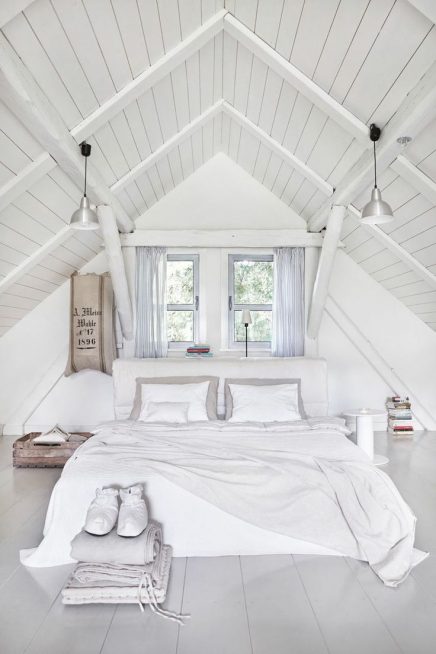 Witte houten balken slaapkamer
