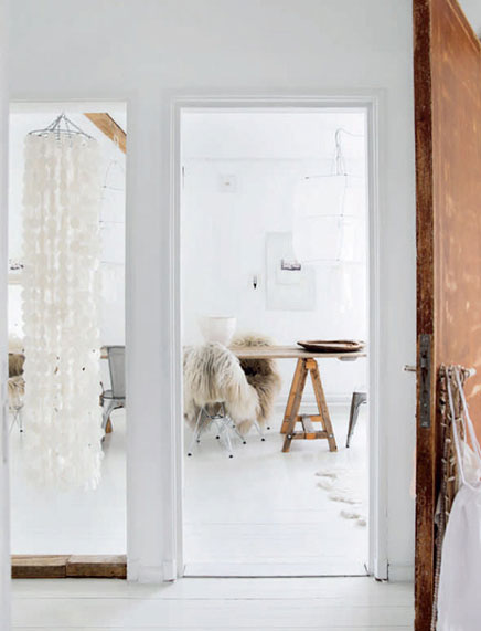 Witte huis inrichting van Noorse interieurstylist