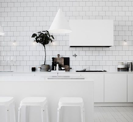 Witte keuken ideeën van Lotta Agaton