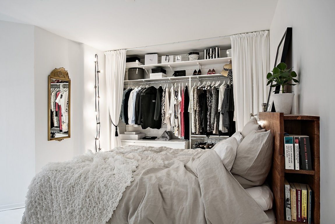 witte-slaapkamer-open-kledingkast-en-werkplek