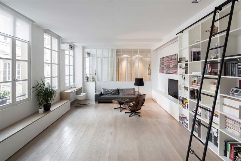 Dit appartement uit Parijs laat zien dat een witte stalen deur ook super stoer en mooi kan zijn!