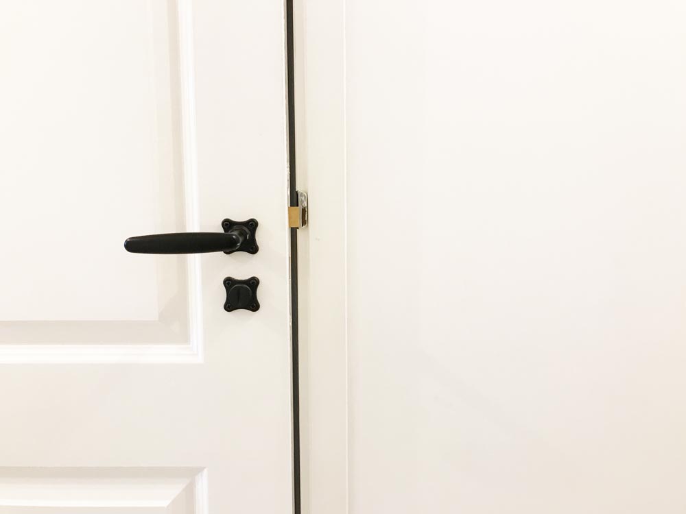 zwarte-sophie-deurkrukken-badkamer