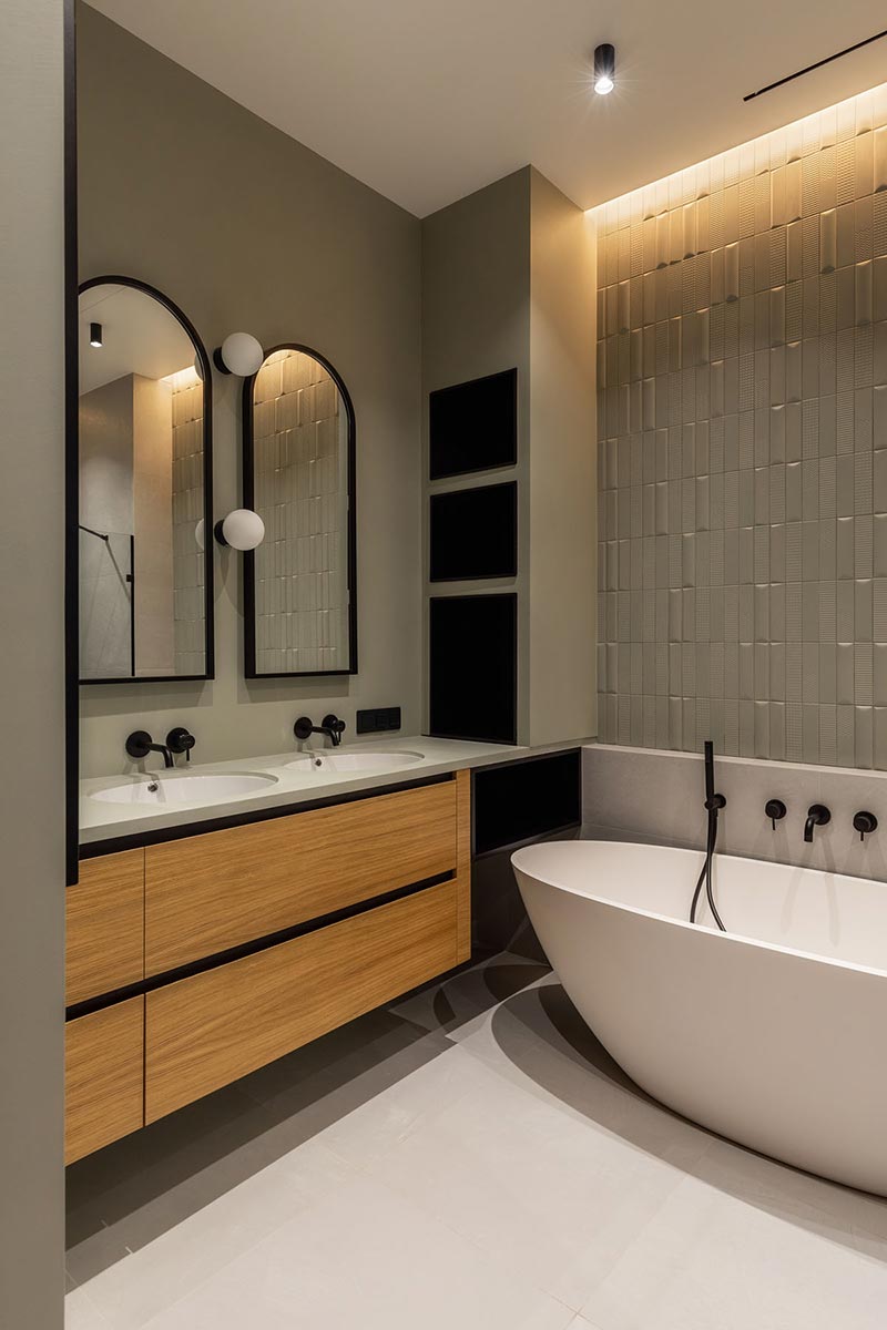 zwevende houten badmeubel gebogen spiegels